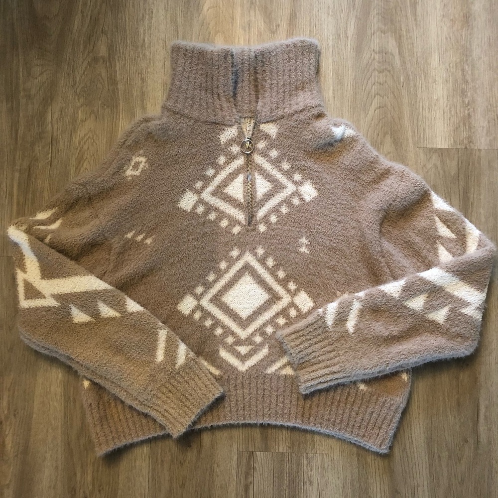 JESSICA SIMPSON FUZZY CROPPED SWEATER